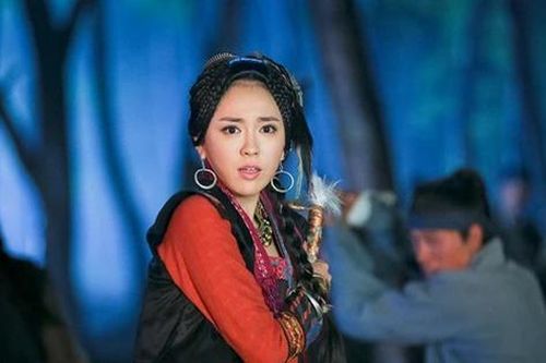 Kiếm hiệp Kim Dung: Nữ cao thủ xinh đẹp từng kết nghĩa huynh muội với Lệnh Hồ Xung