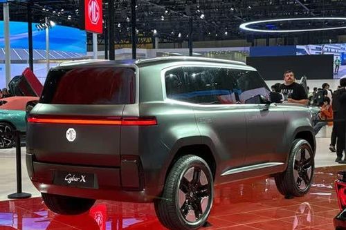 MG 'chơi lớn' với SUV điện Cyber X: Ngoại hình vuông vức, đèn pha bật lên độc lạ, thiết kế đậm chất tương lai