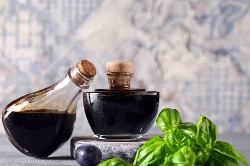 Đây là loại giấm được xem là 'vàng lỏng' trong thế giới ẩm thực: Giá hơn 10 triệu đồng/100ml, cách vô cùng kỳ công