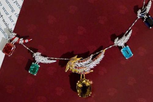 'Ngỗng đẻ trứng kim cương' của Goldmark Oakham - Khi cái đẹp được chọn lọc để truyền đời