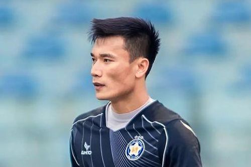 Lối thoát với thủ môn Bùi Tiến Dũng