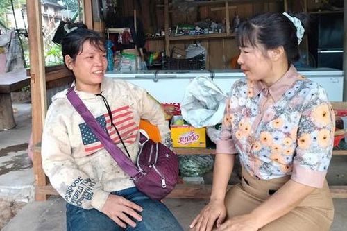 Ánh mắt người vợ và hành trình đẩy lùi khói thuốc lá khỏi bản làng