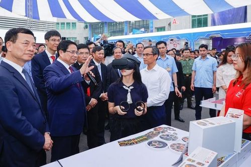 Thủ tướng đưa ra 3 sứ mệnh cho doanh nghiệp trong kỷ nguyên chuyển đổi số