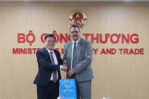Thứ trưởng Nguyễn Sinh Nhật Tân tiếp, làm việc với Chủ tịch nhóm Nghị sỹ hữu nghị Algeria - Việt Nam