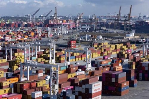 Tàu hàng Trung Quốc cập cảng Mỹ giảm mạnh