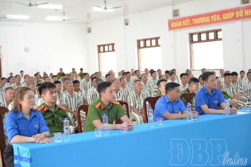 Tư vấn hướng nghiệp và giới thiệu việc làm cho phạm nhân