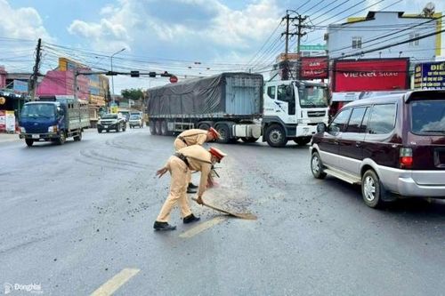 Kiểm tra camera xác minh phương tiện làm đổ đất ra ngã ba Trị An gây ảnh hưởng giao thông