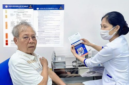 Tiêm miễn phí vắc xin cúm cho cựu chiến binh, thương-bệnh binh và người có công tại Gia Lai