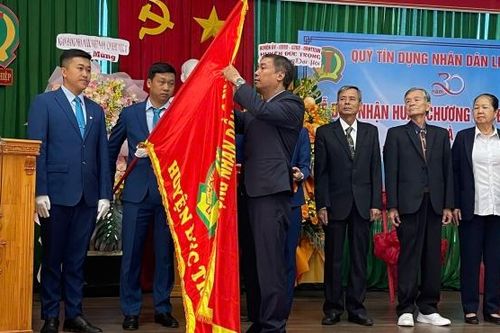 Quỹ Tín dụng Nhân dân Liên Hiệp đón nhận Huân chương Lao động hạng Ba