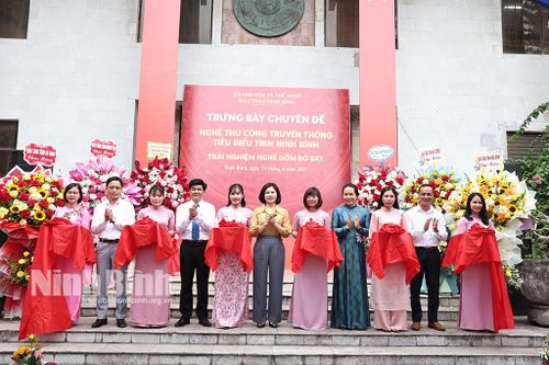 Khai mạc trưng bày chuyên đề 'Những làng nghề truyền thống tiêu biểu của Ninh Bình' và hoạt động trải nghiệm nghề gốm Bồ Bát