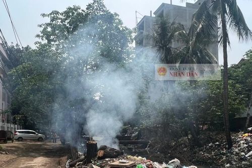 Những 'núi rác' bốc mùi quanh dự án đội vốn trăm tỷ 'đắp chiếu' nhiều năm ở Hà Nội