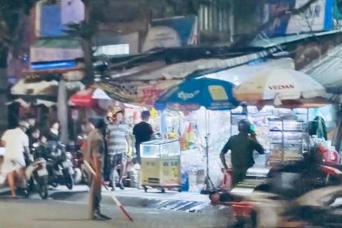 Công an đưa người dùng kính tự cứa cổ bất tỉnh giữa đường đi cấp cứu