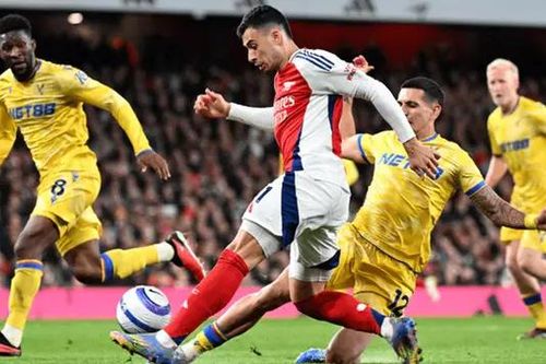 Arsenal chia điểm cùng Crystal Palace
