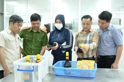 'Bếp Lang Liêu' có nhiều thực phẩm hết hạn sử dụng