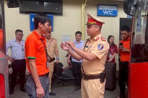 Kiểm tra nồng độ cồn, ma túy tại các bến xe