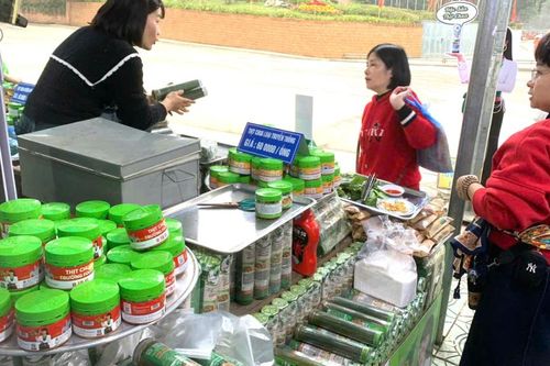 Hương vị thịt chua trên đất Tổ