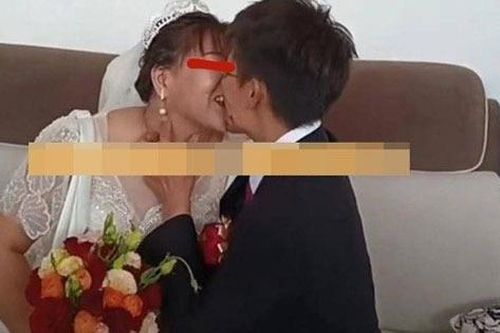 Nàng dâu U50 khiến bố mẹ chồng 'quay xe': Từng ly hôn, nuôi con riêng, thân phận thật mới là điều khiến tất cả im lặng