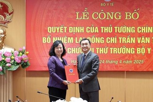 Công bố quyết định bổ nhiệm lại Thứ trưởng Bộ Y tế Trần Văn Thuấn
