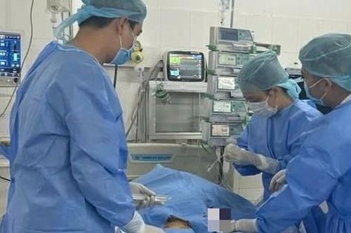 2 bệnh viện cùng cứu bệnh nhân tự uống 140 viên thuốc điều trị tăng huyết áp