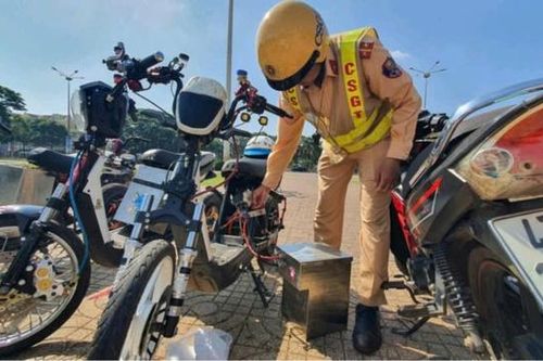 Gần 70 thanh thiếu niên mang xe điện độ chế biểu diễn để quay video câu view