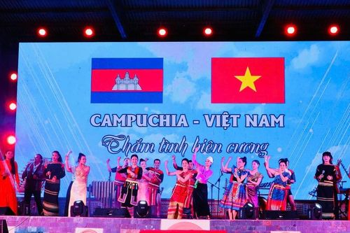 Đắk Lắk và Mondulkiri: Giao lưu hữu nghị 'Thắm tình biên cương'