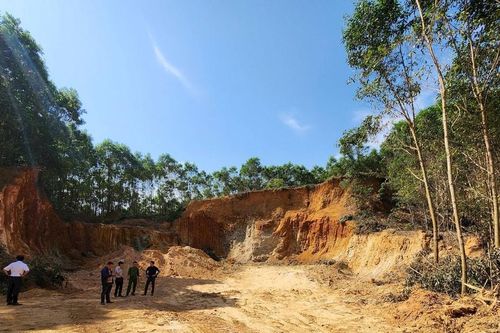 Công an vào cuộc vụ khai thác đất đồi trái phép tại Quảng Nam