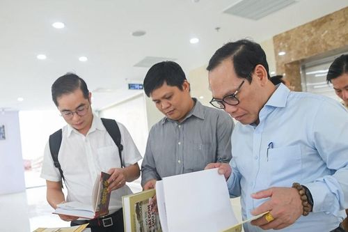 TP Hồ Chí Minh khai mạc triển lãm 'Non sông nối liền một dải'
