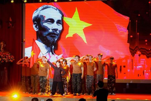Đêm nhạc hội đầy cảm xúc của sinh viên Xuất bản