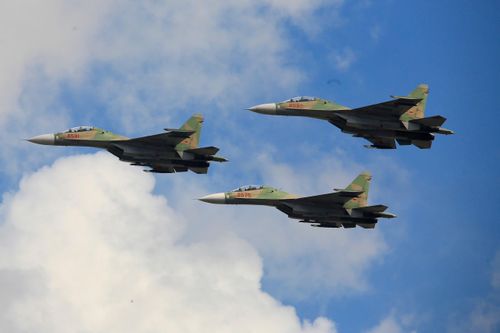 Khoảnh khắc biên đội tiêm kích Su30-MK2 thực hiện tách đội