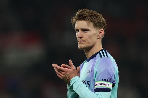 Arsenal có xếp hàng chúc mừng Liverpool vô địch?