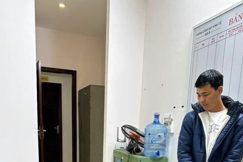 Bắt giữ đối tượng nuôi, vận chuyển trái phép gà lôi trắng