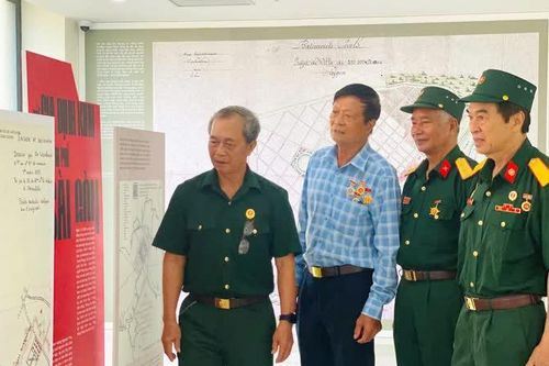 TP Hồ Chí Minh: triển lãm ảnh 'Non sông liền một dải' với hàng trăm tư liệu quý