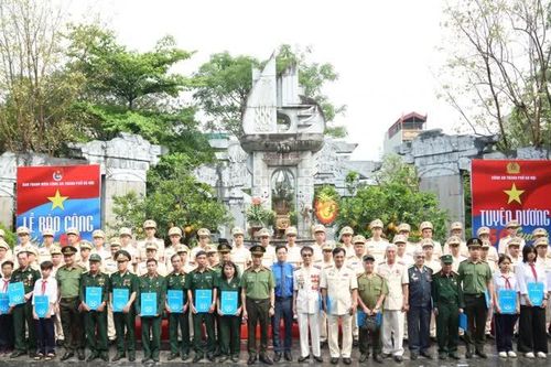 Công an Hà Nội báo công, vinh danh 50 gương thanh niên tiên tiến làm theo lời Bác