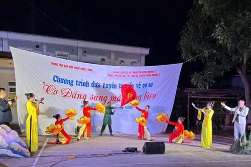 Cờ Đảng sáng mãi vùng biên cương Mường Tè và Phong Thổ