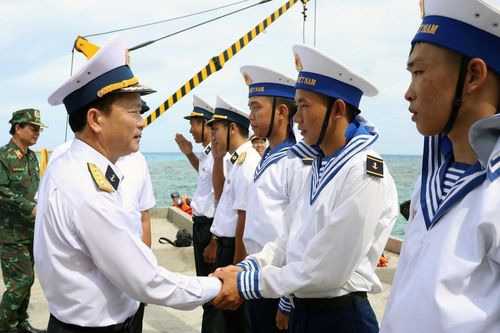 Hình ảnh đoàn công tác Quân chủng Hải quân thăm quần đảo Trường Sa, Nhà giàn DKI
