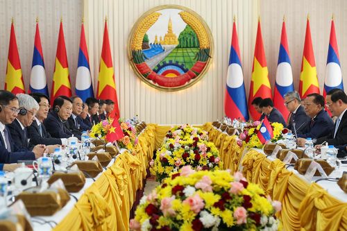 Chủ tịch nước Lương Cường hội kiến Thủ tướng Chính phủ Lào Sonexay Siphandone