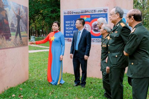 Tái hiện ký ức hào hùng của dân tộc qua triển lãm 'Bài ca thống nhất' tại Hà Nội