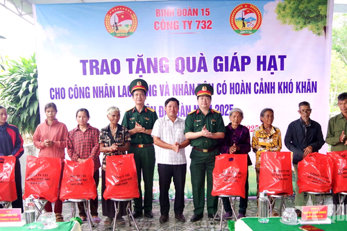 Công ty 732 (Binh đoàn 15): Trao quà giáp hạt tặng người lao động và nhân dân có hoàn cảnh khó khăn