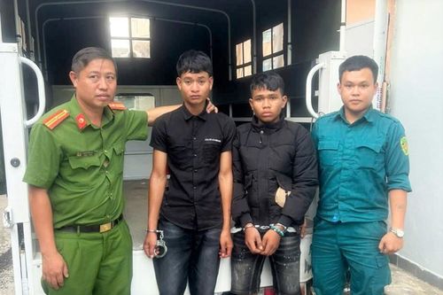 Bắt quả tang 2 'con nghiện' trữ ma túy