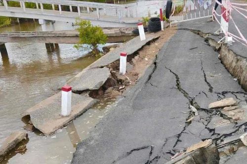 Đường Đầm Dơi – Cái Nước (Cà Mau) bị sạt lở: Tạm ngưng cho ô tô lưu thông