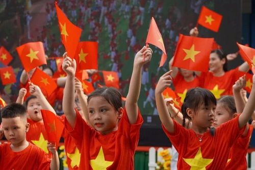 Học lịch sử trên sân trường