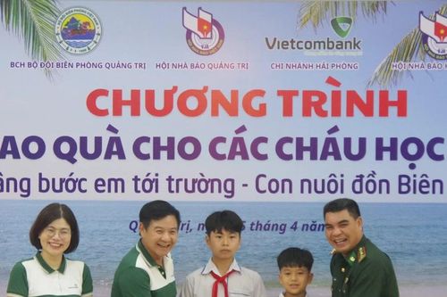 Biên phòng Quảng Trị kết nối trao 87 suất học bổng đến học sinh khó khăn