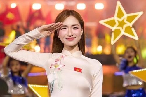 Sao Việt: Ngô Phương Lan đẹp như nàng thơ, ca sĩ Hòa Minzy gây sốt