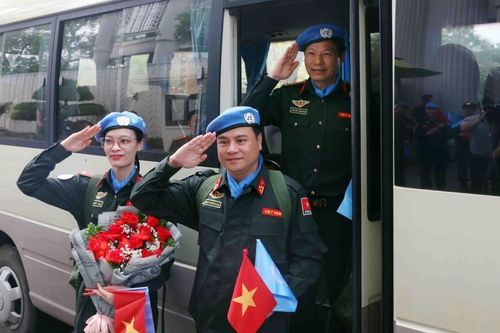 Những sĩ quan lên đường thực hiện sứ mệnh hòa bình quốc tế đúng dịp đại lễ 30/4 của dân tộc