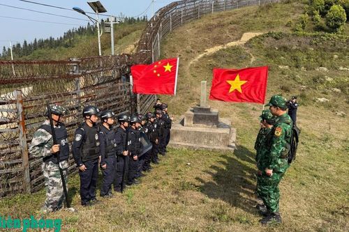 Đẩy mạnh phối hợp đấu tranh phòng, chống tội phạm qua biên giới