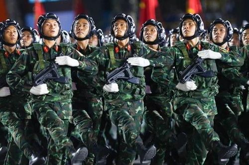 TP.HCM hạn chế phương tiện hàng loạt tuyến đường trung tâm phục vụ sơ duyệt diễu binh tối 25/4