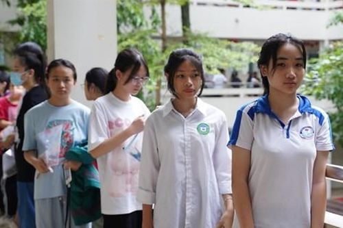 Mô hình trường THPT chuyên lạc hậu: Lo ngại biến tướng ở cấp THCS