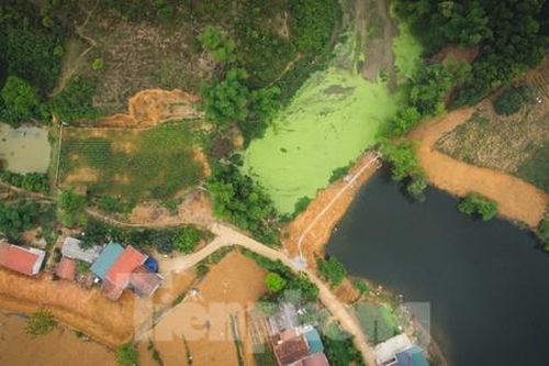 San lấp, lấn chiếm chia đôi lòng hồ Đầm tại Ba Vì