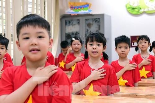 Khoảnh khắc đội viên, nhi đồng thể hiện bài học 'hòa bình đẹp lắm'