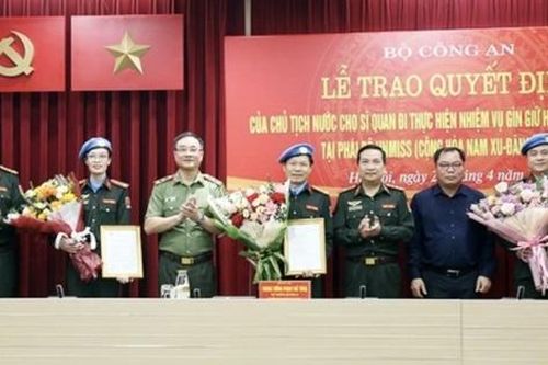 Bộ Công an trao quyết định của Chủ tịch nước cho 3 sĩ quan tham gia gìn giữ hòa bình